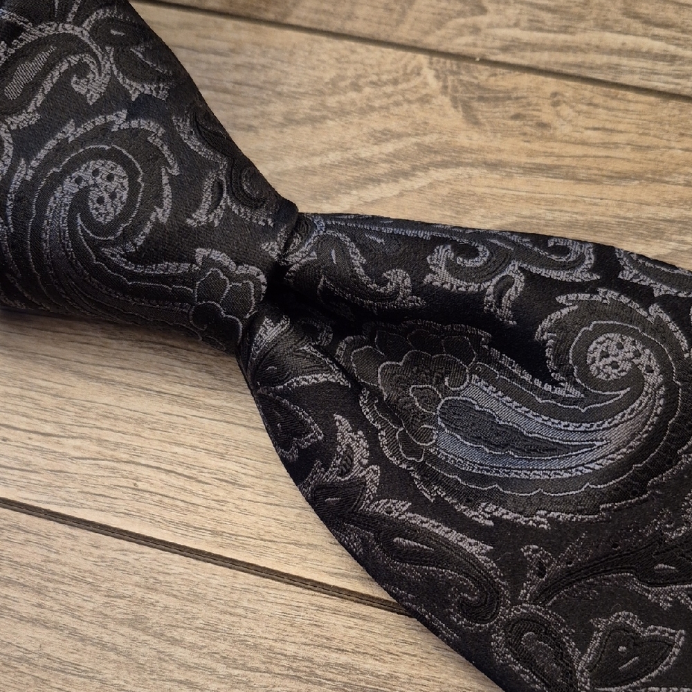 DONALD TRUMP Signature Collection‎ Metallic Black Silver Paisley Mens Silk Tie